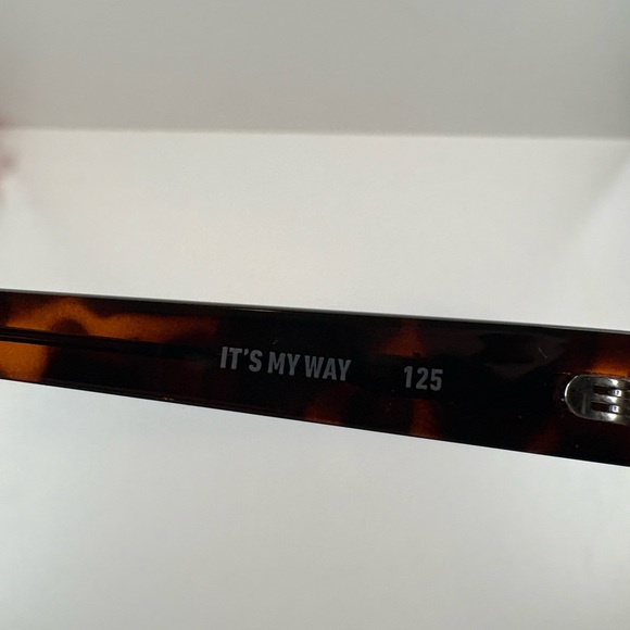 Quay Sunglasses “It’s My Way” - 125 / Quay Australia Tortoise Shell Sunglasses - Picture 12 of 13